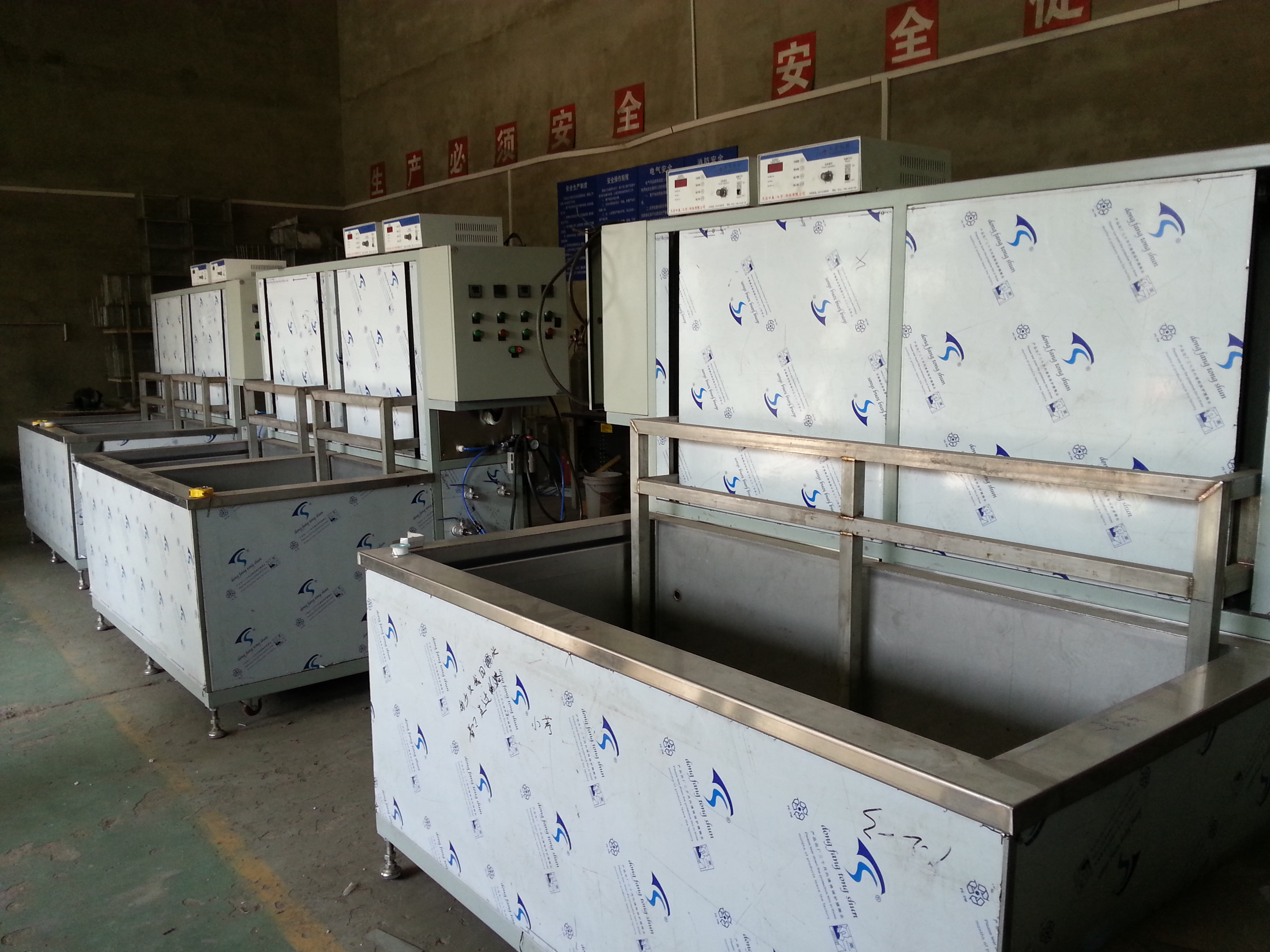 单槽式、双槽式、多槽辅助式提升超声波清洗机(图2) 单槽式、双槽式、多槽辅助式提升超声波清洗机(图2)