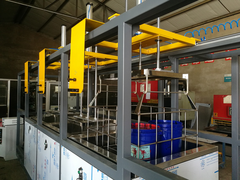 多工位气动提升超声波清洗流水线(图2) 多工位气动提升超声波清洗流水线(图2)