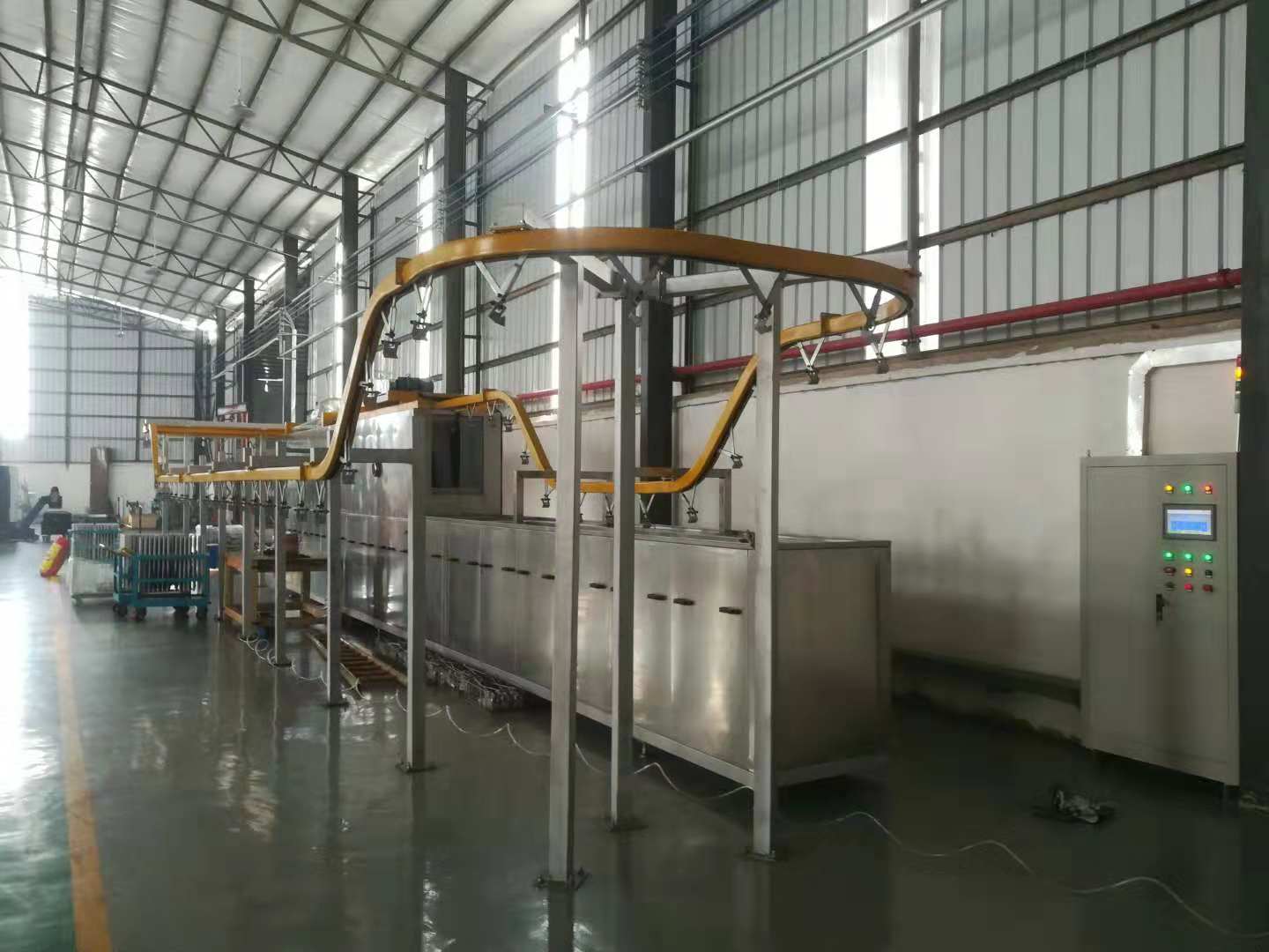 悬挂式超声波清洗烘干机(图3) 悬挂式超声波清洗烘干机(图3)