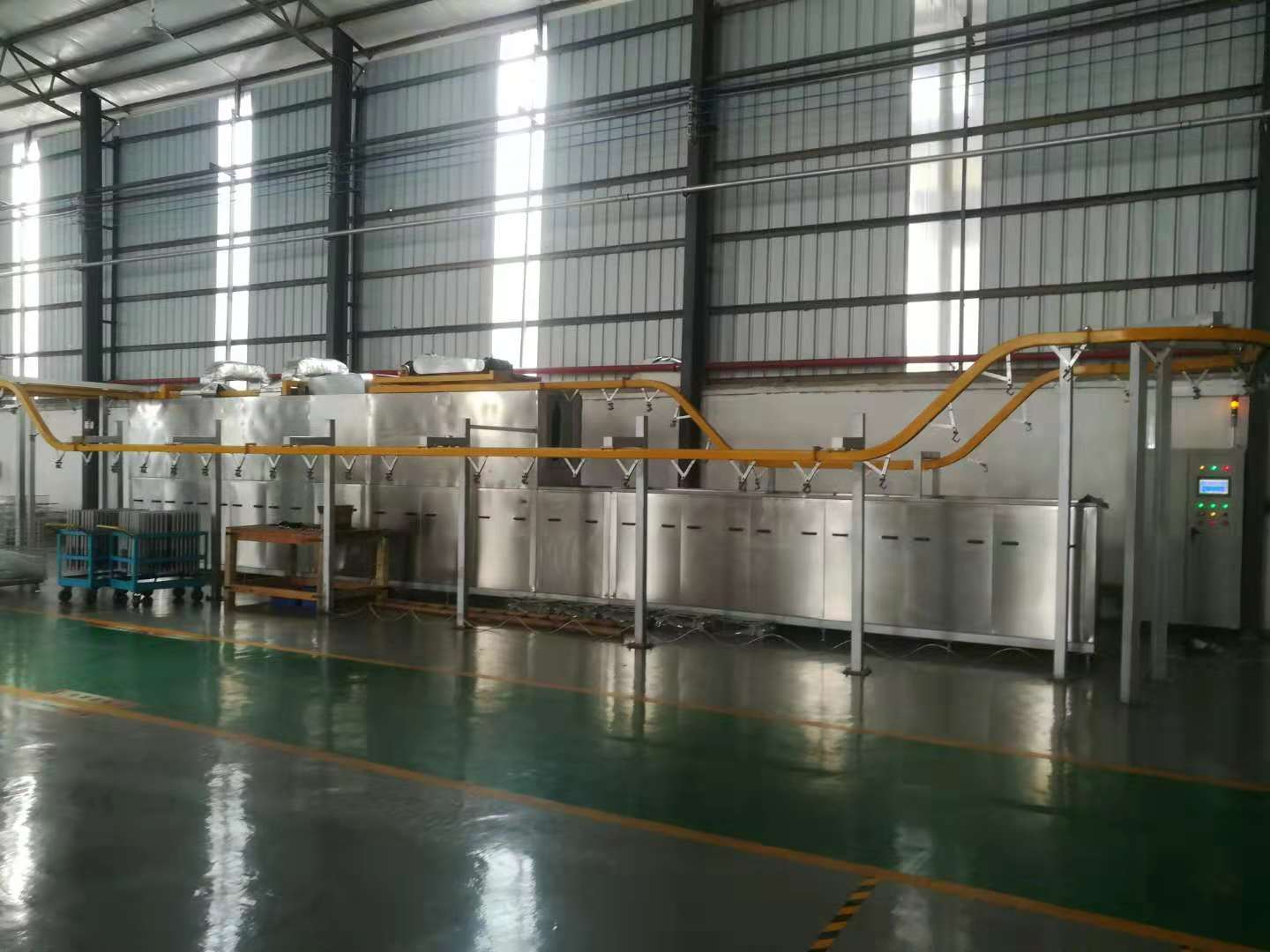 悬挂式超声波清洗烘干机(图4) 悬挂式超声波清洗烘干机(图4)