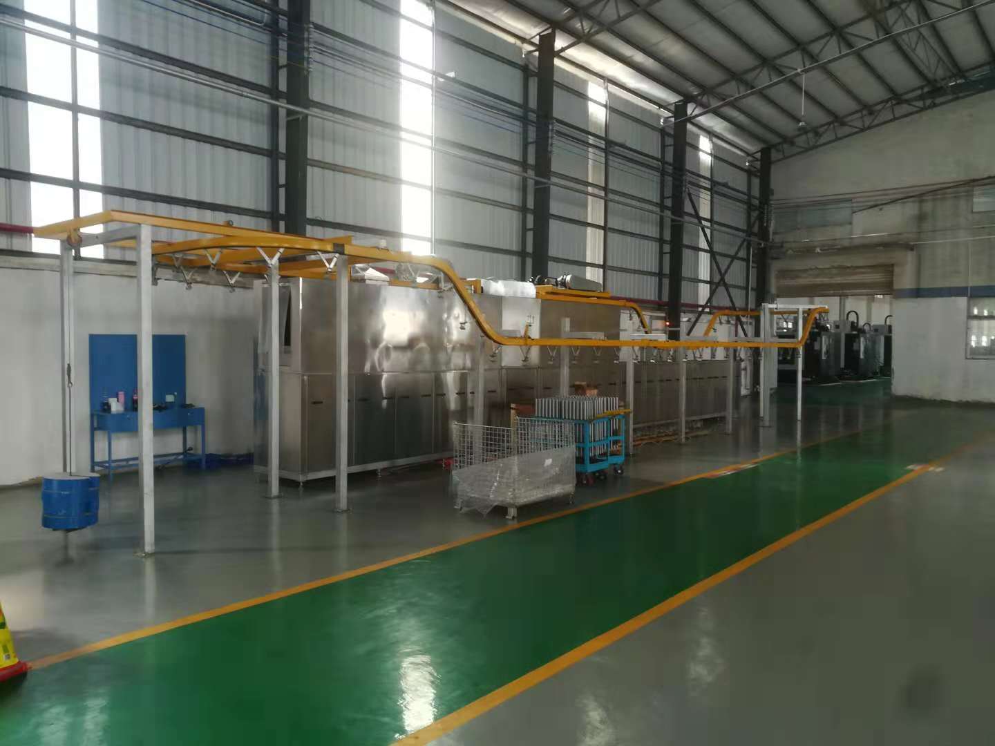 悬挂式超声波清洗烘干机(图5) 悬挂式超声波清洗烘干机(图5)